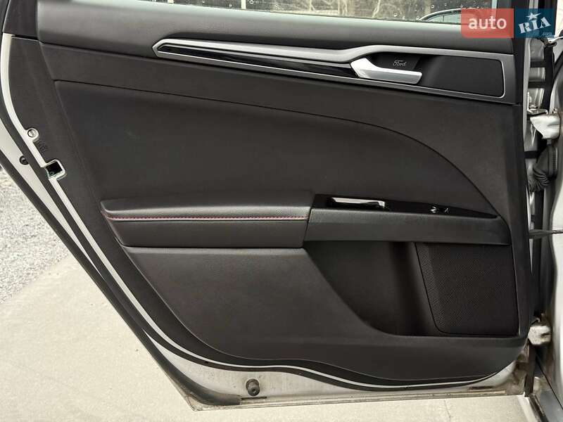 Седан Ford Fusion 2015 в Ровно