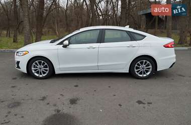 Седан Ford Fusion 2019 в 