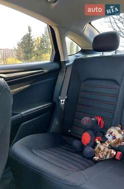 Седан Ford Fusion 2015 в 