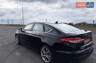 Седан Ford Fusion 2020 в 