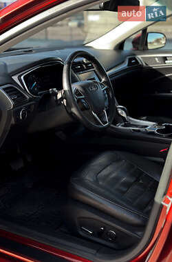 Седан Ford Fusion 2013 в 