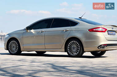 Седан Ford Fusion 2016 в 