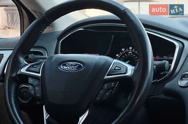 Седан Ford Fusion 2016 в 