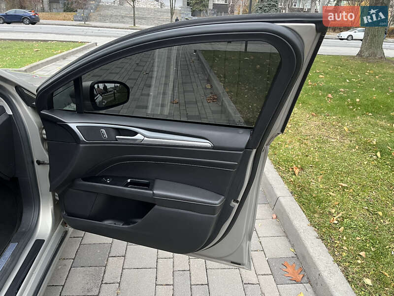 Седан Ford Fusion 2016 в Дніпрі