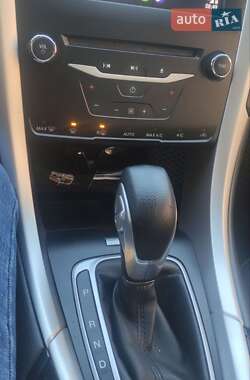 Седан Ford Fusion 2013 в 