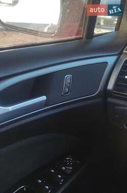 Седан Ford Fusion 2013 в 
