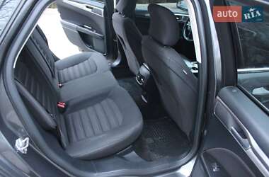 Седан Ford Fusion 2016 в 