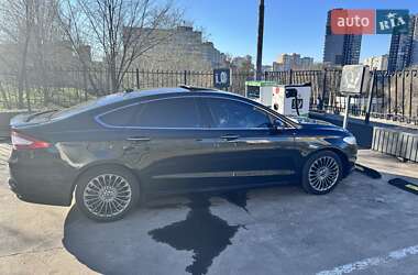 Седан Ford Fusion 2015 в 