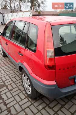 Хэтчбек Ford Fusion 2004 в 