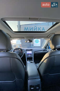 Седан Ford Fusion 2019 в 