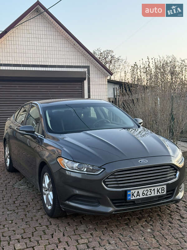 Седан Ford Fusion 2015 в 