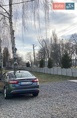 Седан Ford Fusion 2015 в 