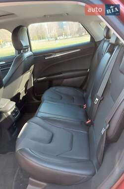 Седан Ford Fusion 2015 в 