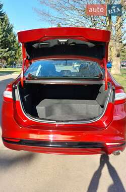 Седан Ford Fusion 2015 в 