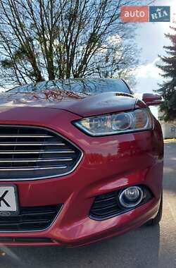 Седан Ford Fusion 2015 в 