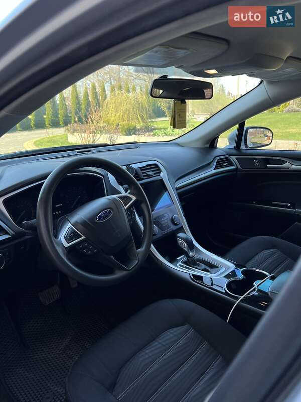 Седан Ford Fusion 2015 в Нововолынске