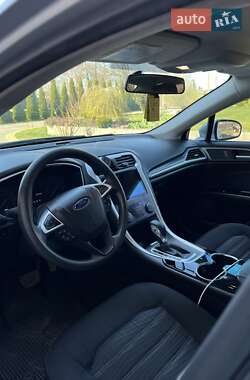 Седан Ford Fusion 2015 в 