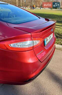 Седан Ford Fusion 2015 в 