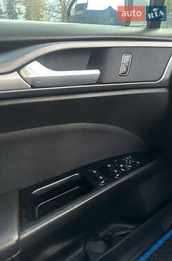 Седан Ford Fusion 2015 в 