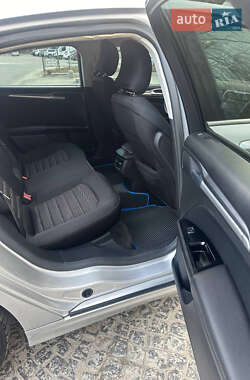 Седан Ford Fusion 2015 в 