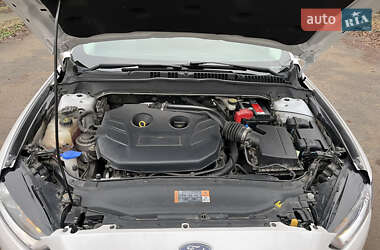 Седан Ford Fusion 2015 в 