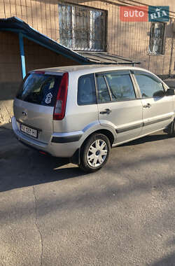 Хэтчбек Ford Fusion 2006 в 