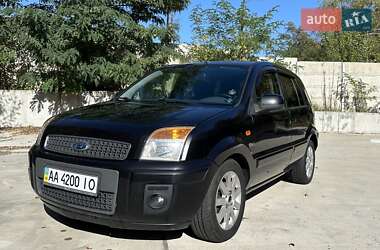 Хэтчбек Ford Fusion 2010 в 