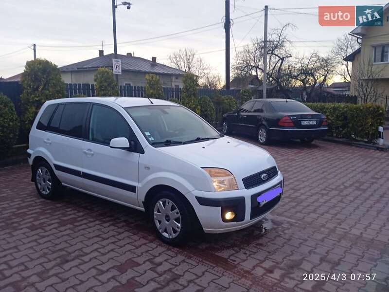 Хэтчбек Ford Fusion 2009 в Долине