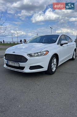 Седан Ford Fusion 2015 в 