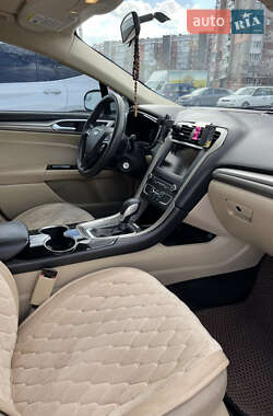 Седан Ford Fusion 2015 в 