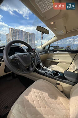 Седан Ford Fusion 2015 в 