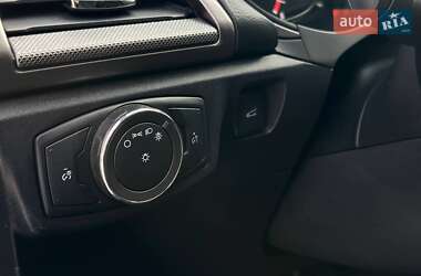 Седан Ford Fusion 2017 в 