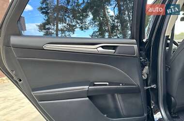 Седан Ford Fusion 2017 в 