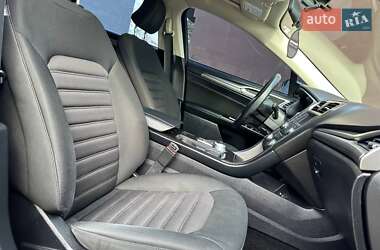 Седан Ford Fusion 2017 в 