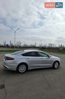 Седан Ford Fusion 2015 в 