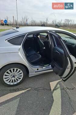 Седан Ford Fusion 2015 в 
