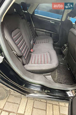 Седан Ford Fusion 2016 в 