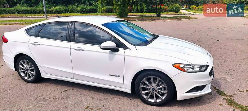 Седан Ford Fusion 2017 в 