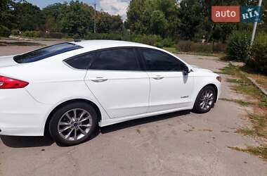Седан Ford Fusion 2017 в 