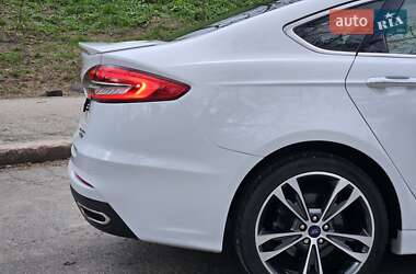 Седан Ford Fusion 2019 в 