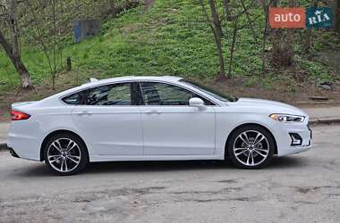 Седан Ford Fusion 2019 в 