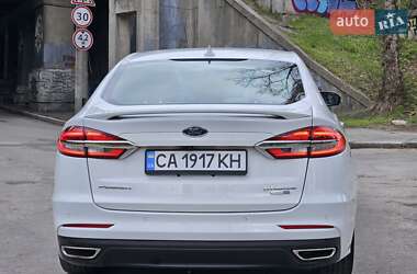 Седан Ford Fusion 2019 в 
