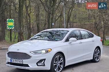 Седан Ford Fusion 2019 в 