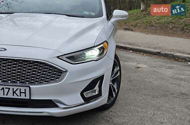 Седан Ford Fusion 2019 в 