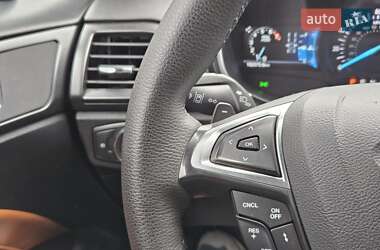 Седан Ford Fusion 2019 в 