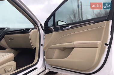 Седан Ford Fusion 2013 в 
