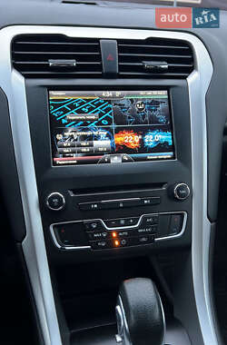 Седан Ford Fusion 2015 в 