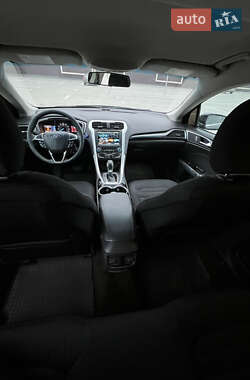 Седан Ford Fusion 2015 в 