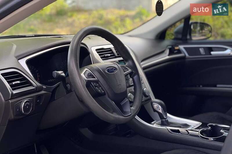 Седан Ford Fusion 2013 в Львові