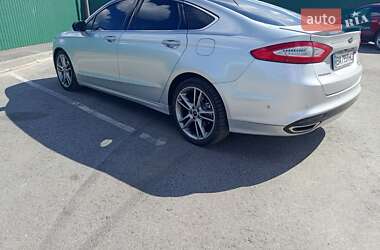 Седан Ford Fusion 2013 в 